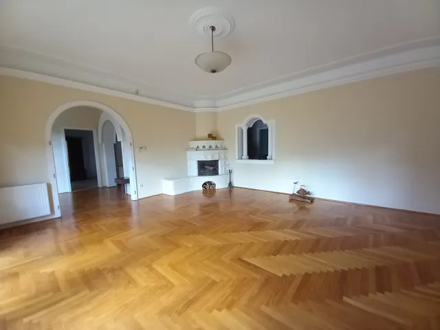Eladó ház Budapest II. kerület, Adyliget 375 nm