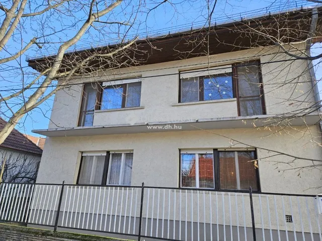 Eladó ház Győr, Révfalu 220 nm