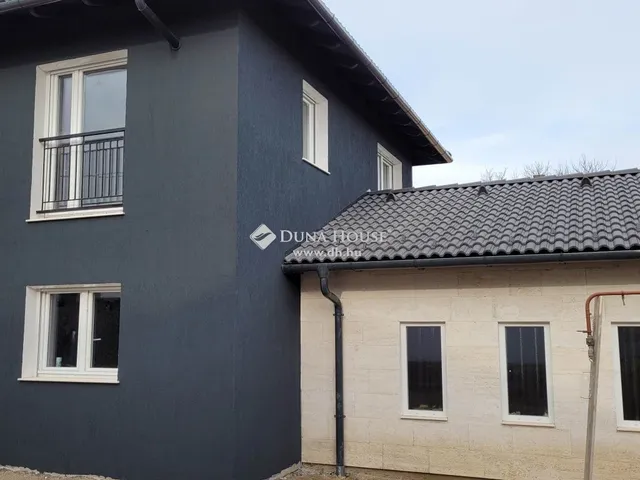 Dunaharaszti eladó családi ház 6 szobás: 149,99 millió Ft
