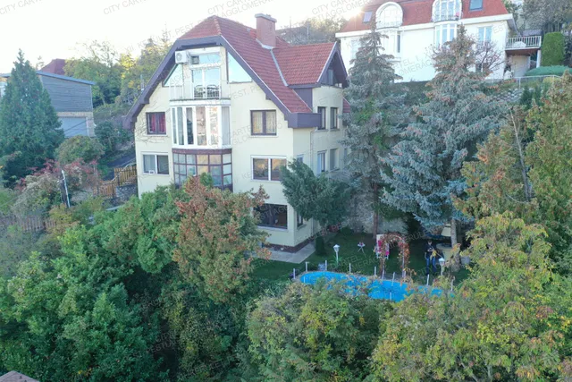 Eladó lakás Budapest II. kerület, Máriaremete 159 nm