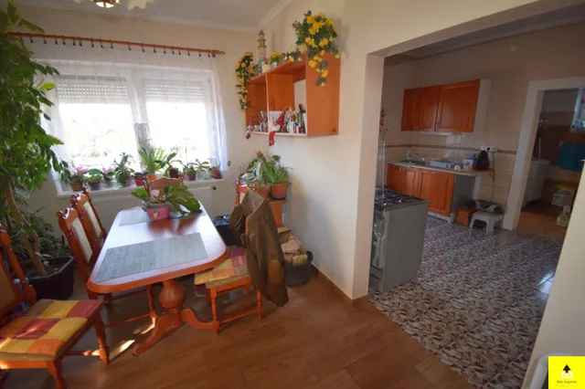 Eladó ház Sárvár, Sárvártól 8 km-re, amerikai konyhás nappali + 2 hálós családi ház alkalmi áron eladó 95 nm