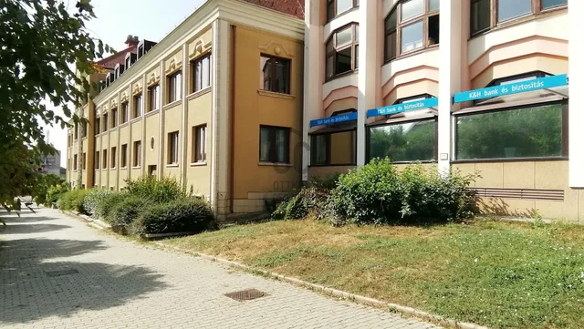 Kiadó kereskedelmi és ipari ingatlan Pécs, Belváros 200 nm