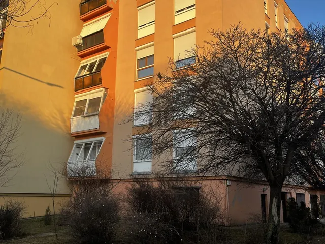 Eladó lakás Pécs, Kertváros 68 nm