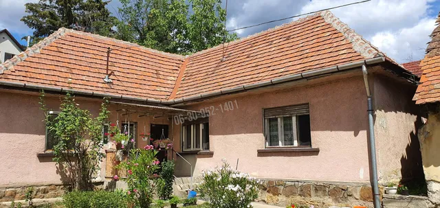Budakeszi eladó családi ház 2+1 fél szobás: 59,9 millió Ft