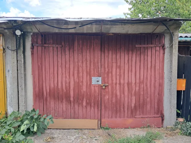 Eladó garázs Szolnok, Belváros 18 nm
