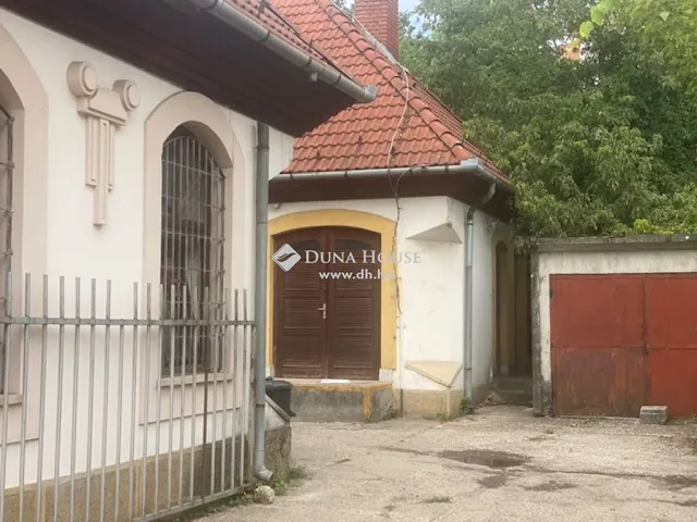 Eladó kereskedelmi és ipari ingatlan Pécs 240 nm