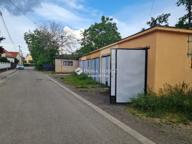 Eladó garázs Pécs, Kovácstelep 14 nm