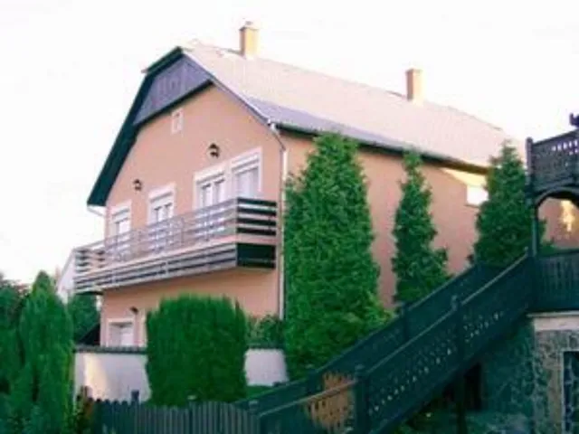 Eladó ház Pécs, Budai városrész 260 nm