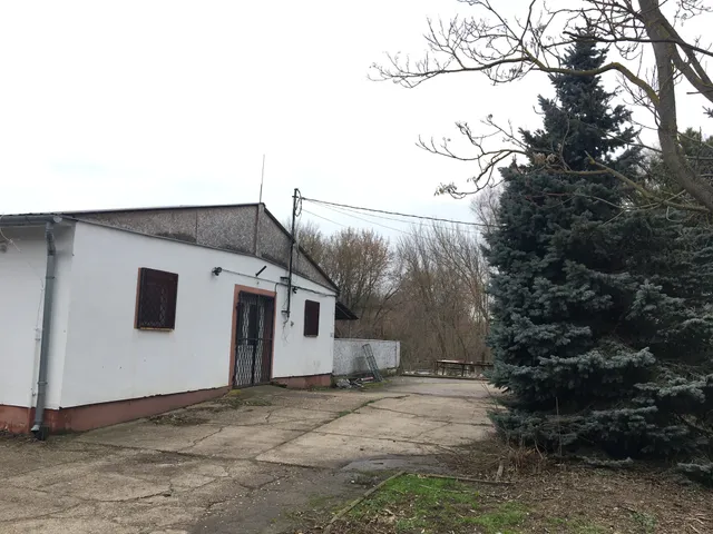 Eladó mezőgazdasági ingatlan Baracska, Kossuth Lajos utca 700 nm