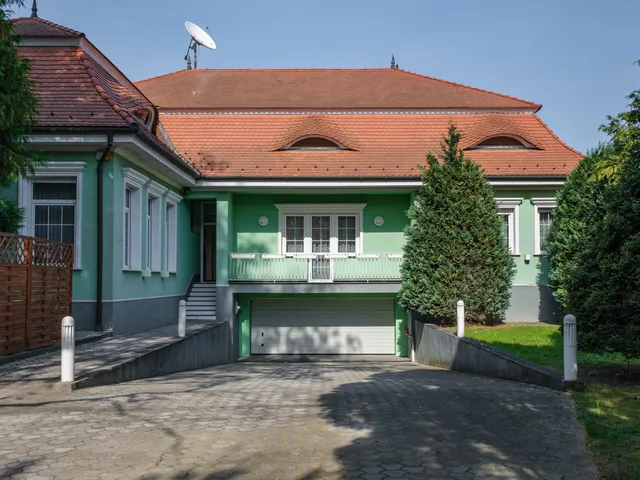 Eladó ház Budapest XVI. kerület 313 nm