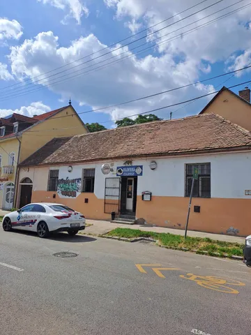 Eladó kereskedelmi és ipari ingatlan Pécs, Felsővámház utca 83 nm