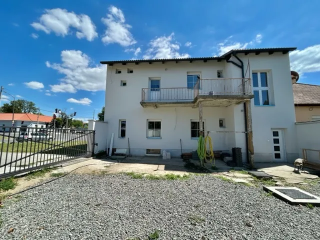 Eladó kereskedelmi és ipari ingatlan Pécs, Zsolnay Vilmos utca 280 nm