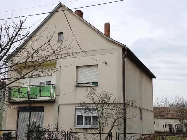 Eladó ház Szentlőrinc, Móra Ferenc utca 160 nm