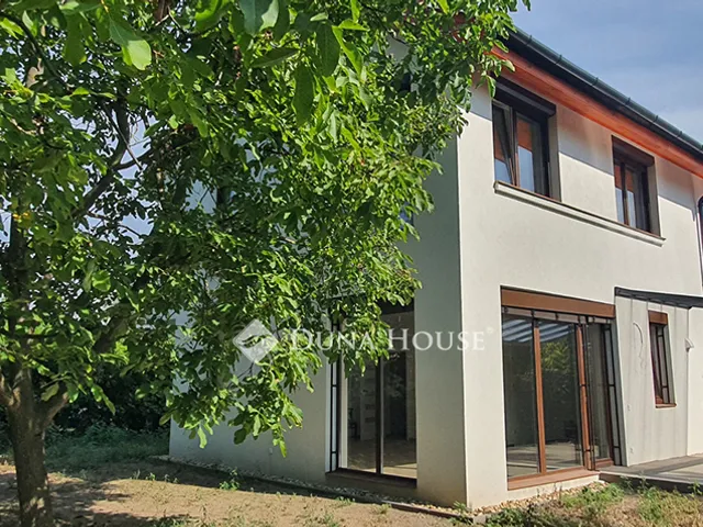 Eladó 4 szobás családi ház 149,9 millió Ft értékben Debrecenben - Nagyerdei újépítésű sorházi lakások lakóparkban