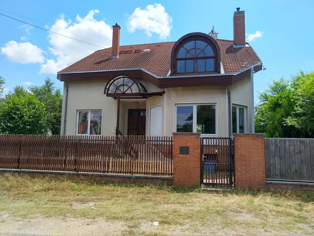 Eladó ház Dunaharaszti 400 nm