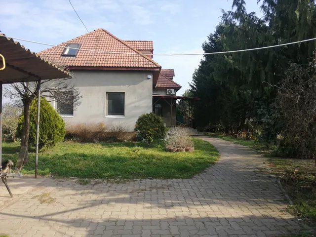 Eladó ház Naszály, Rákóczi Ferenc utca 194 nm