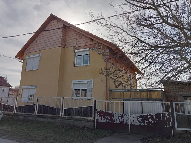 Eladó ház Szomód, Rákóczi Ferenc utca 240 nm