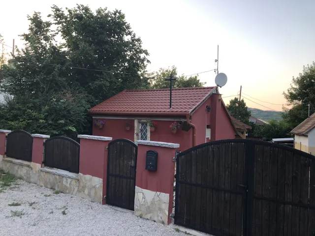 Eladó üdülő és hétvégi ház Esztergom, Őrtorony utca 35 nm