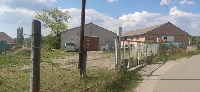 Eladó kereskedelmi és ipari ingatlan Pécs, Dobogó dűlő 600 nm
