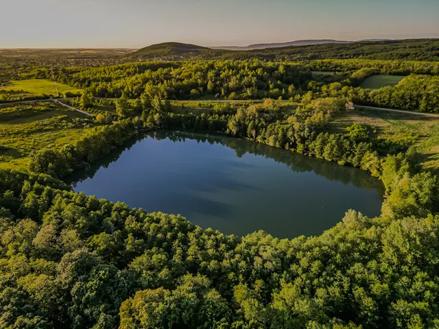 Vértessomló eladó építési telek 113633 m² telekterületű: 100 000 millió Ft