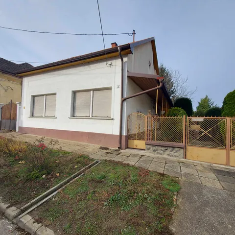 Eladó ház Dombóvár, Bajza utca 77 nm
