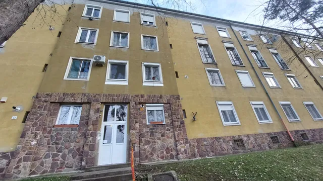 Eladó lakás Komló, Zrínyi Miklós utca 50 nm