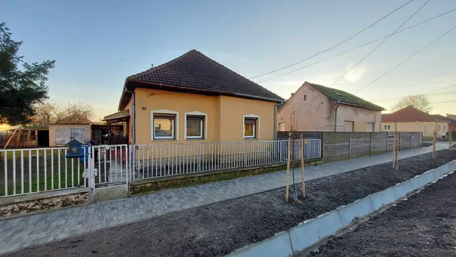 Eladó ház Dombóvár, Fő utca 95 nm
