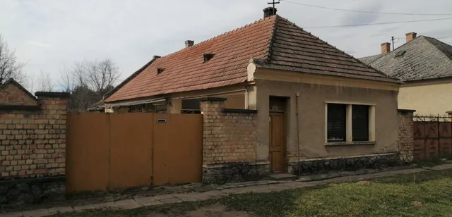 Eladó ház Pápateszér, Árpád utca 68 nm