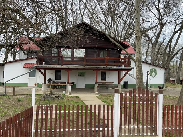Eladó ház Makó, Szegedi 300 nm