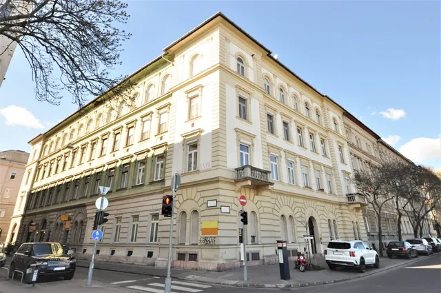 Eladó kereskedelmi és ipari ingatlan Budapest II. kerület 68 nm