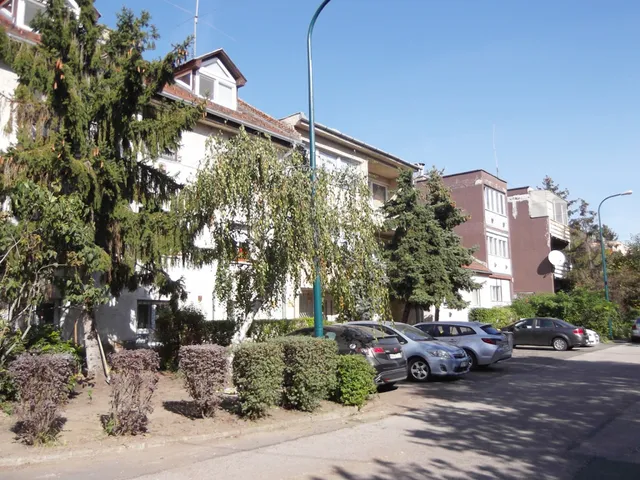 Eladó ház Budapest XIV. kerület, Mogyoródi útnál csendes utca 235 nm