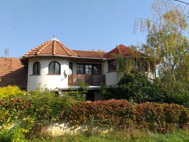 Eladó ház Üröm, Erdő melletti utca 240 nm