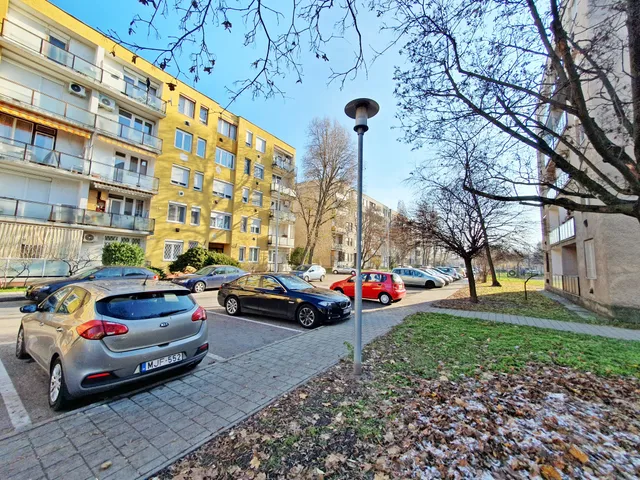 Eladó lakás Budapest XVI. kerület, Szent Korona lakótelep 57 nm