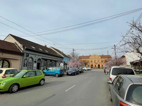 Eladó kereskedelmi és ipari ingatlan Vác, Széchenyi utca 300 nm