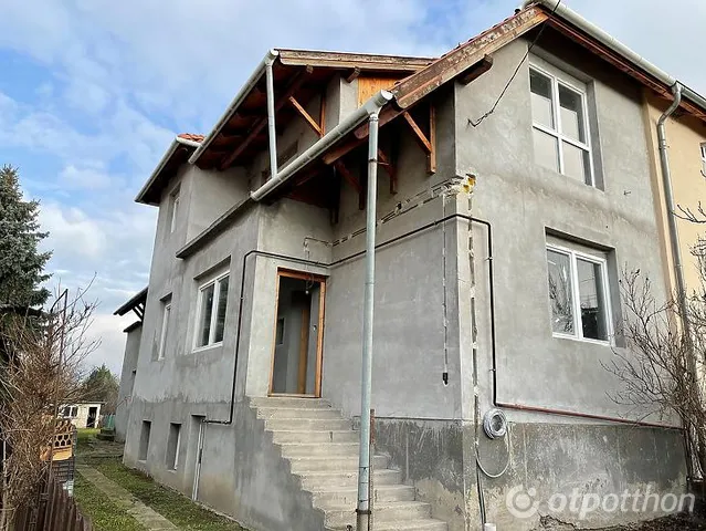 Eladó ház Budapest X. kerület, Felsőrákos 260 nm