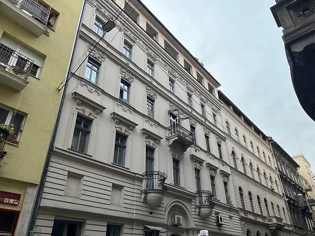 Eladó lakás Budapest VI. kerület 12 nm