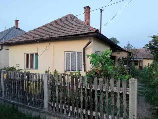 Tiszavasvári eladó családi ház 2 szobás: 5,9 millió Ft