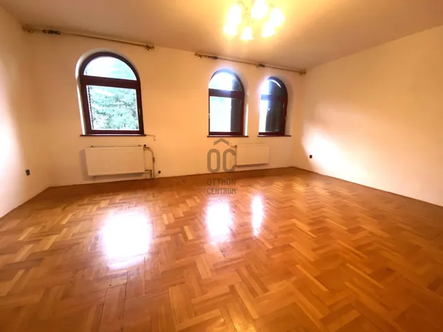 Eladó ház Budapest II. kerület, Máriaremete 460 nm