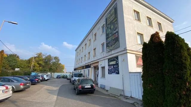 Eladó kereskedelmi és ipari ingatlan Dunaújváros 919 nm