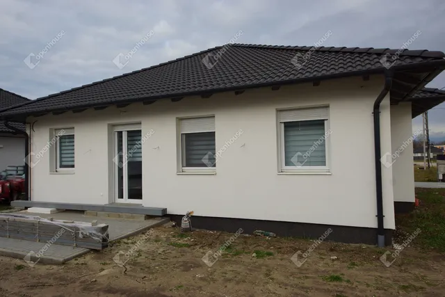 Eladó 4 szobás ikerház 78,9 millió Ft értékben Székesfehérváron - Magyar Kürtő 2.ütem lakóparkban
