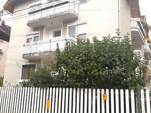 Eladó lakás Debrecen, Széchenyikert 85 nm