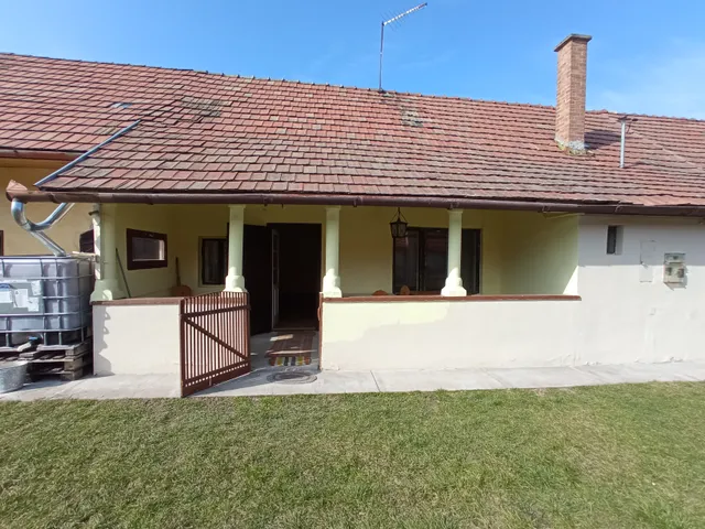 Eladó ház Kisoroszi, 00 97 nm