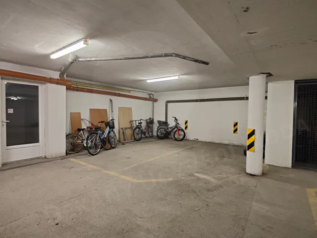Eladó garázs Pécs, Belváros 15 nm