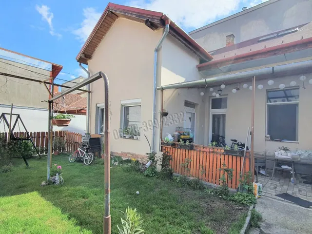 Budapest IV. kerület eladó családi ház 3+1 fél szobás: 75 millió Ft