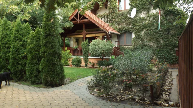 Szeged eladó családi ház 3+1 fél szobás: 99 millió Ft