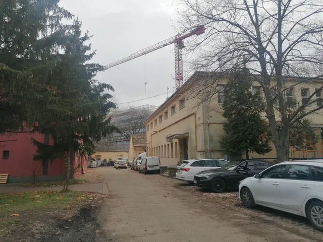 Kiadó kereskedelmi és ipari ingatlan Budapest III. kerület 1207 nm