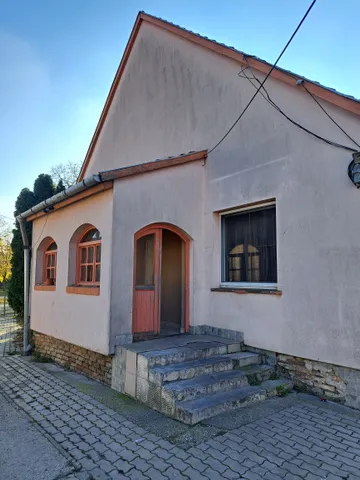 Eladó ház Győr, Győrszentiván 250 nm
