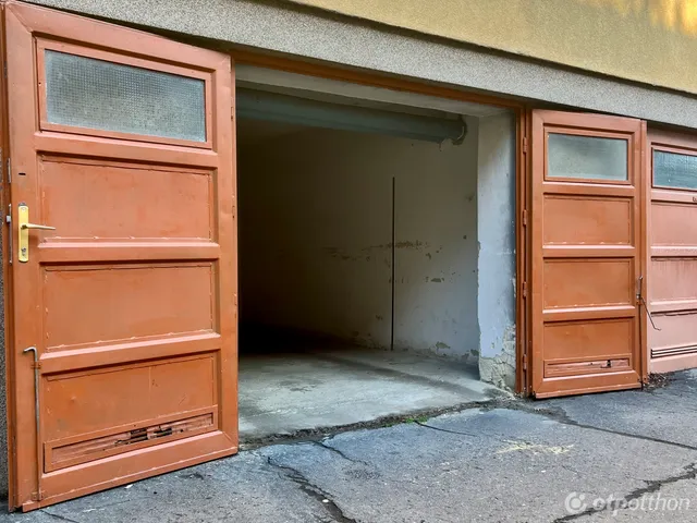 Eladó garázs Székesfehérvár, Tóvárosi lakónegyed 16 nm