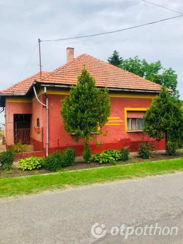 Eladó ház Csongrád, Radnóti Miklós utca 11 84 nm