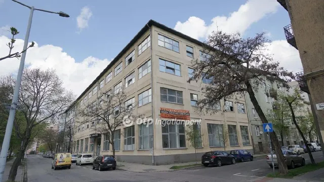Kiadó kereskedelmi és ipari ingatlan Budapest XIII. kerület, Hun utca 400 nm